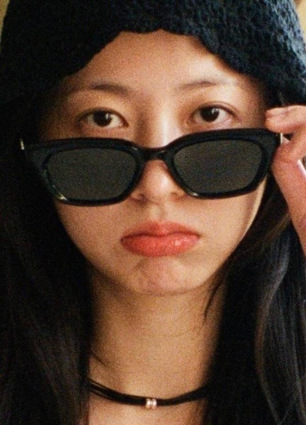 实盘配资网站 周雨彤晒胶片风美照 自然随性皮肤状态好